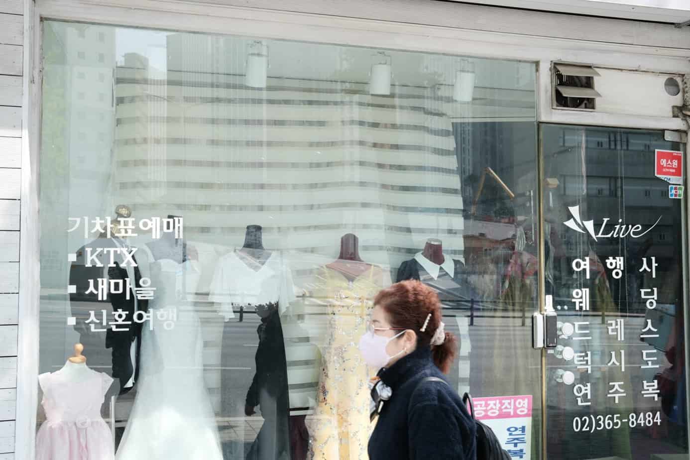 How I Found My Wedding Dress as an Expat in South Korea • momotherose